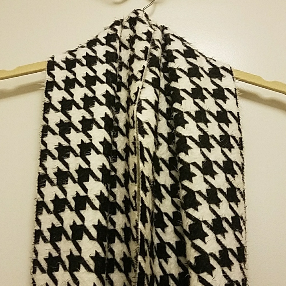 Houndstooth Infinity scarf - Picture 2 of 3